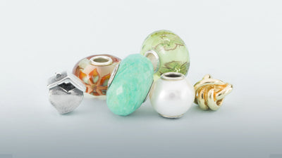 Diverse Trollbeads kugler i smaragd, sølv, guld, glas og perle