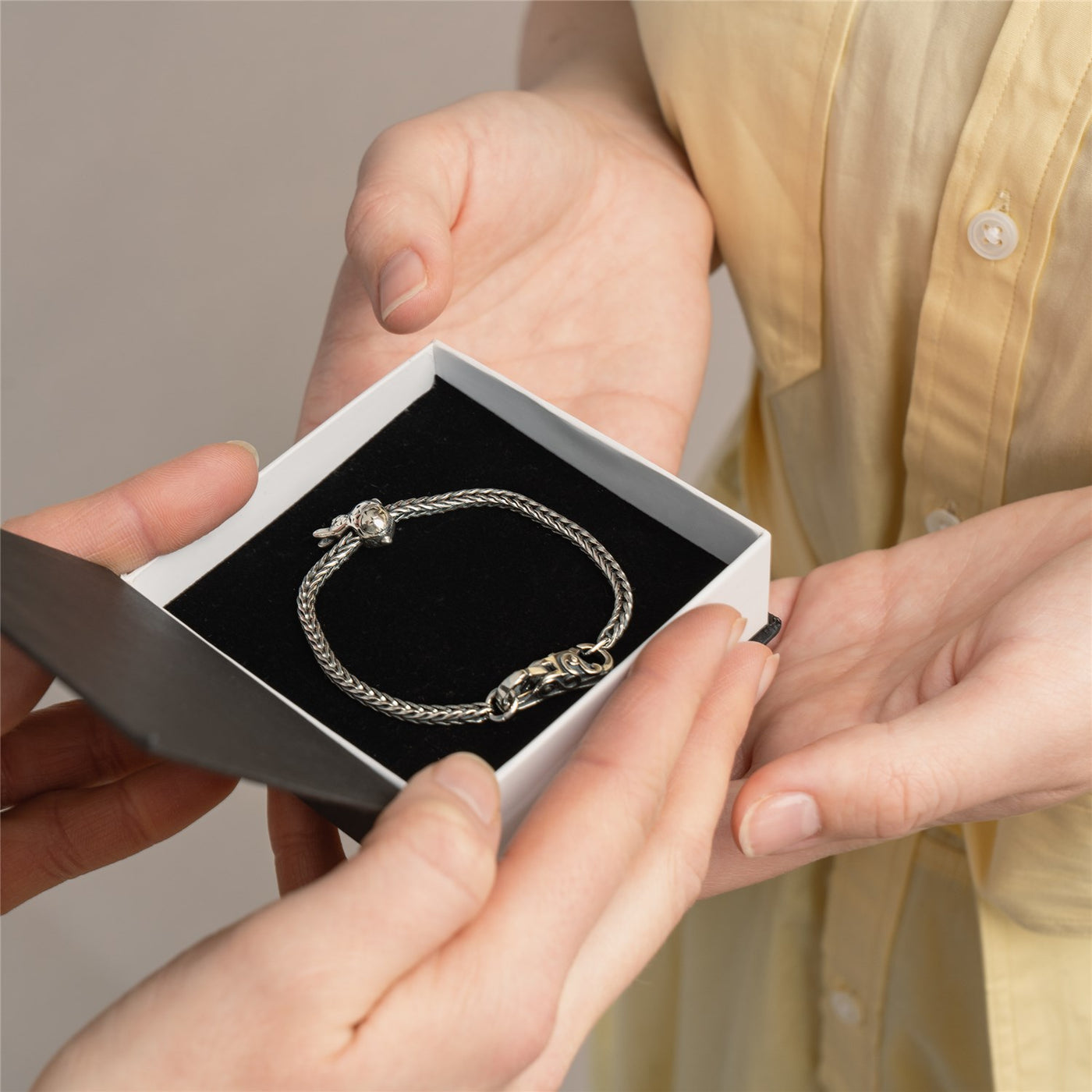 Dekorativ kaninunge kugle