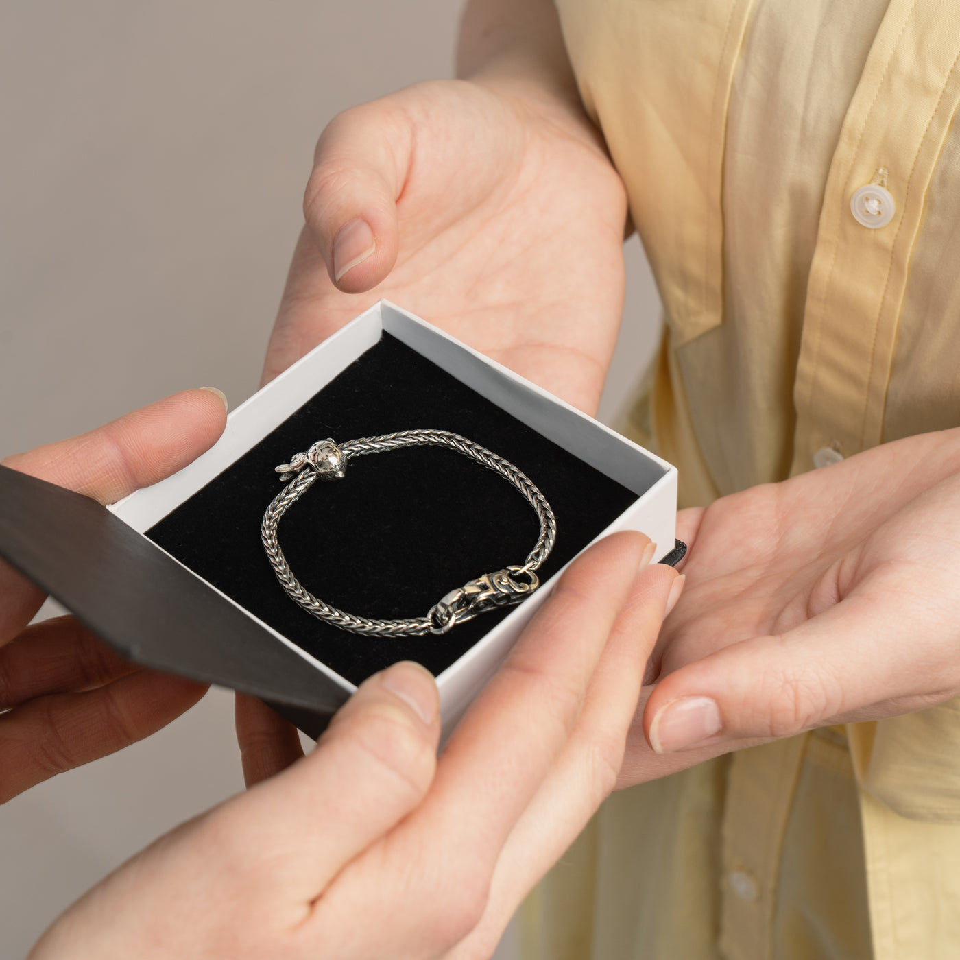 Dekorativ kaninunge kugle