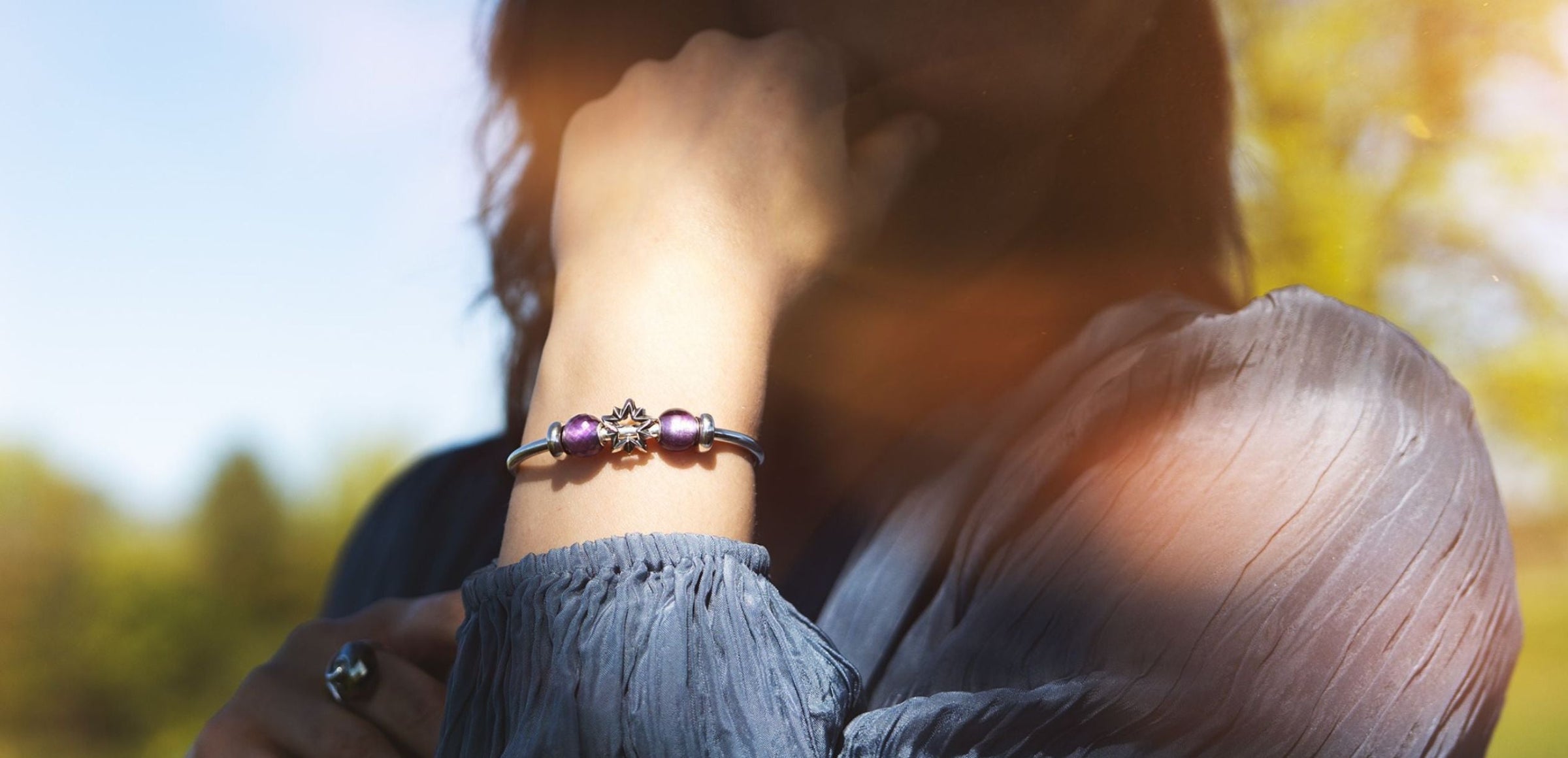 Sølv bangle med ædelsten