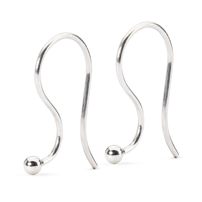 Sølvørekroge, designet til sikkert at bære øreringevedhæng og hænge fra øreflippen.